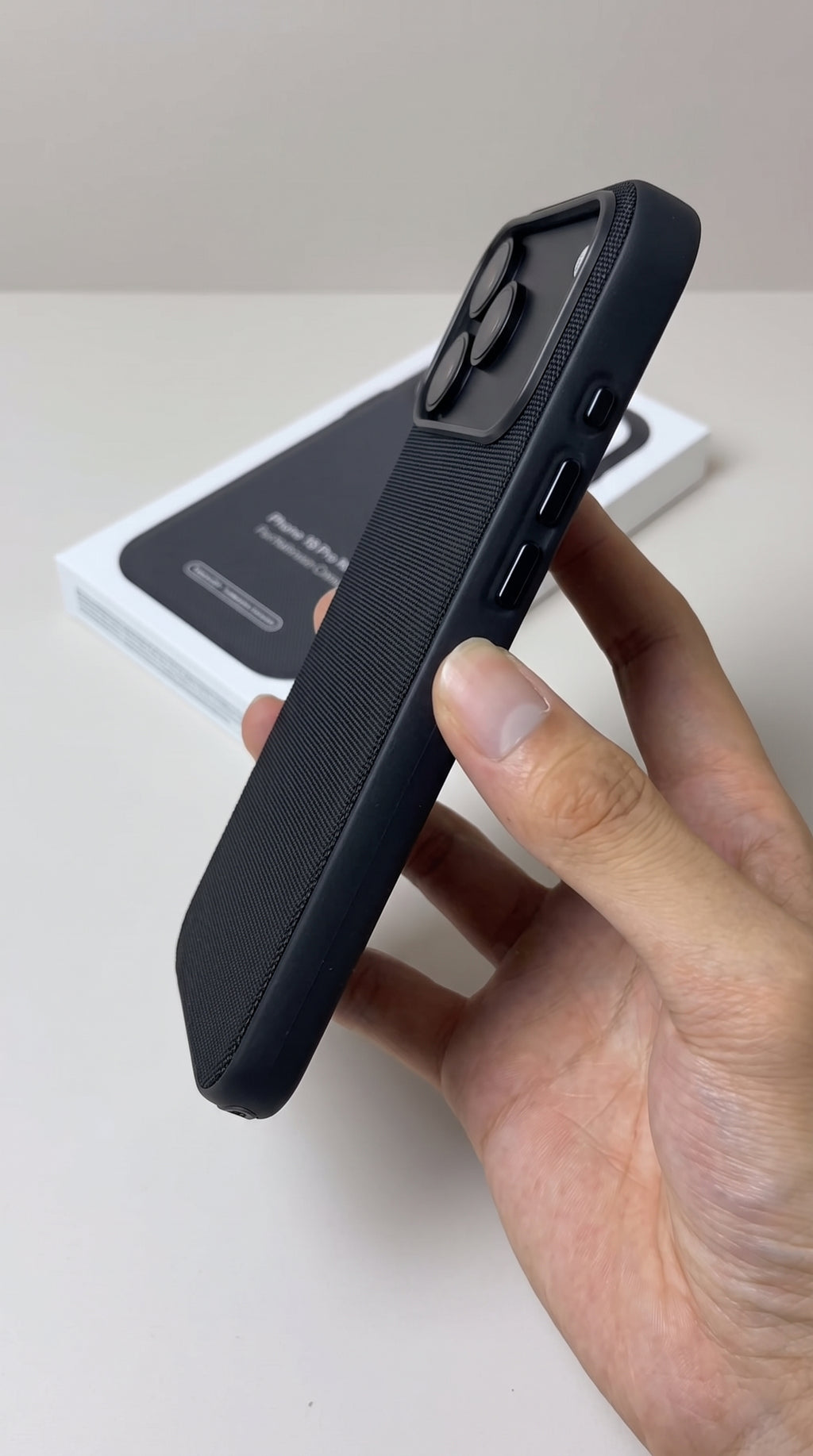 Capinha Tech Woven Magsafe (iPhone 18 e 17)