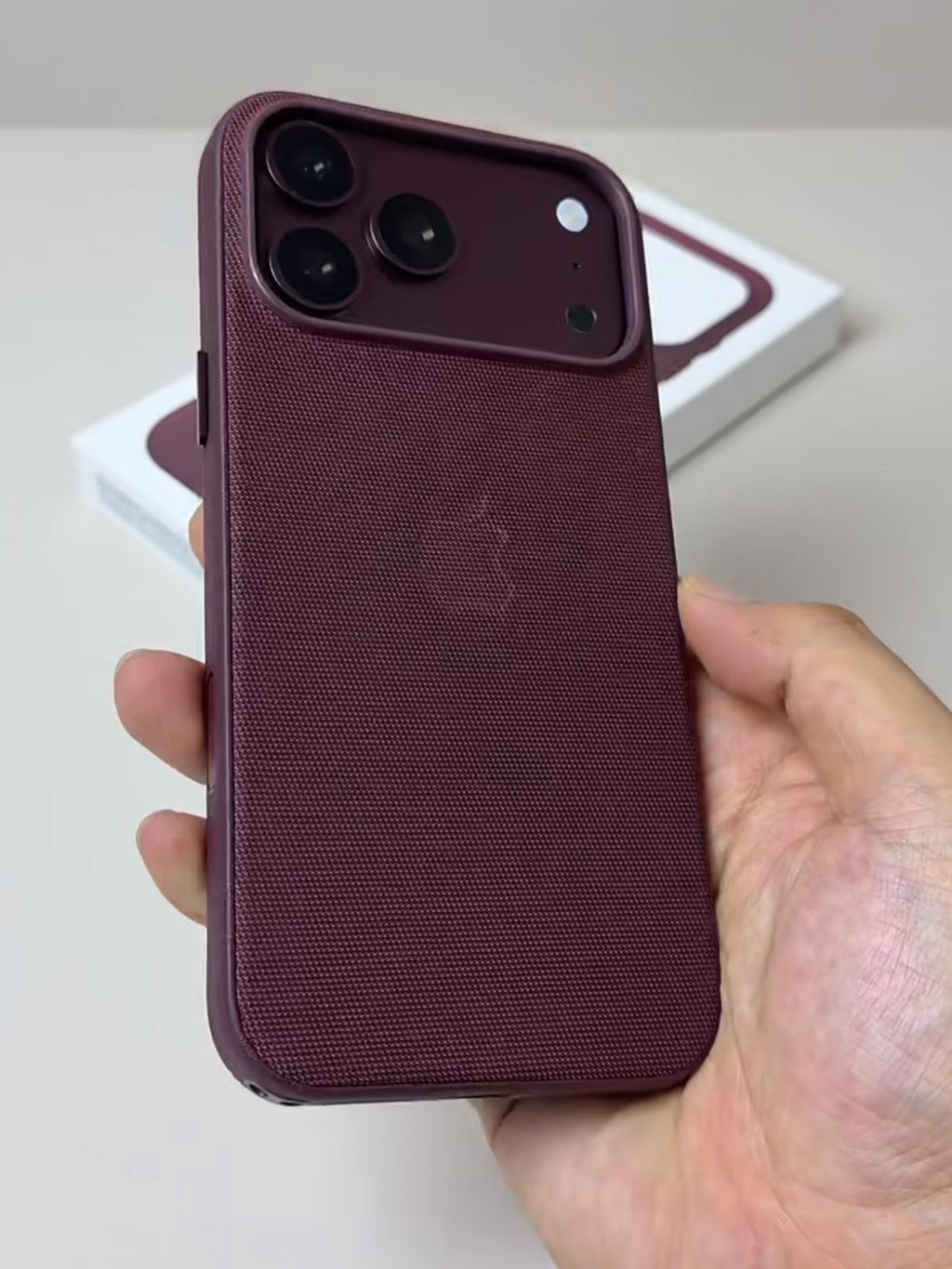 Capinha Tech Woven Magsafe (iPhone 18 e 17)