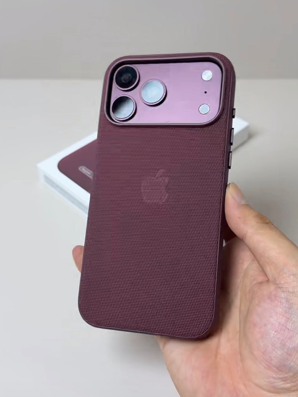 Capinha Tech Woven Magsafe (iPhone 18 e 17)